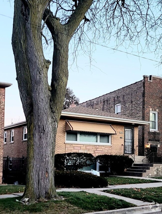 Building Photo - Newly Remodeled 3br 1.1 bath