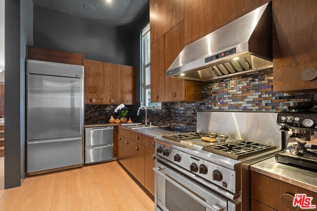 Building Photo - 710 Orlando Ave