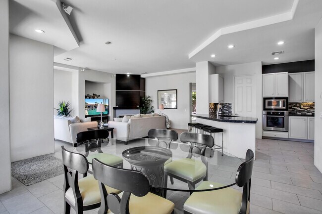 Building Photo - 78858 Breckenridge Dr