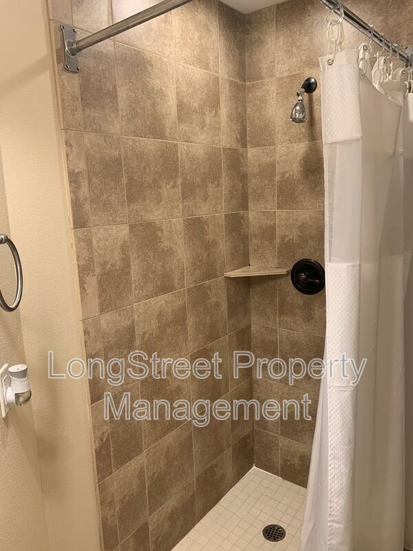 Building Photo - 532 NE Sumner St