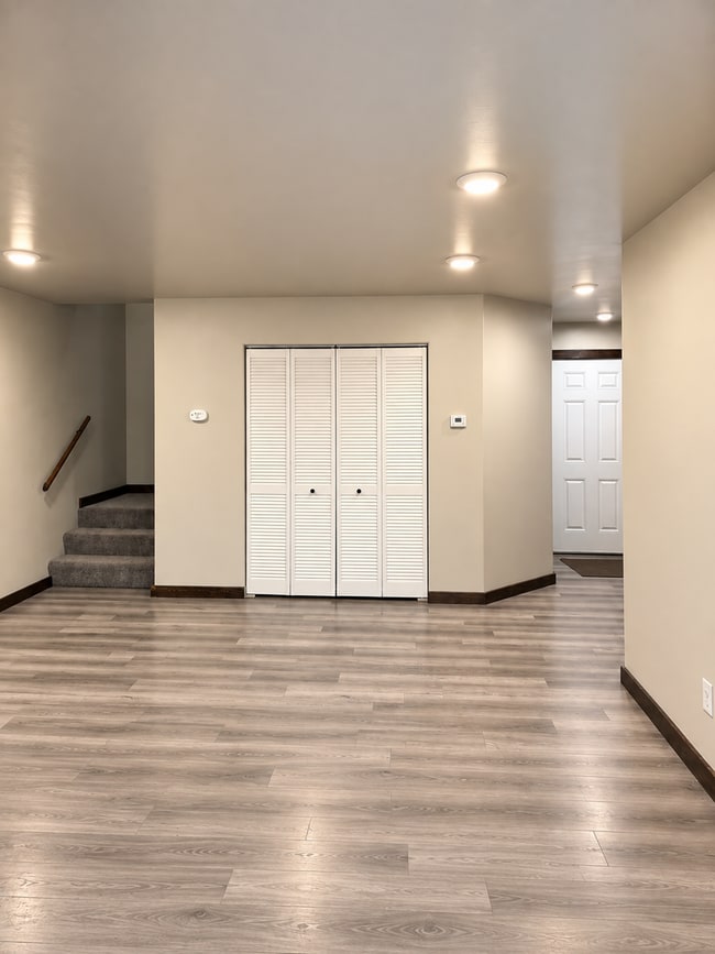 Building Photo - 2498 Schutzen St