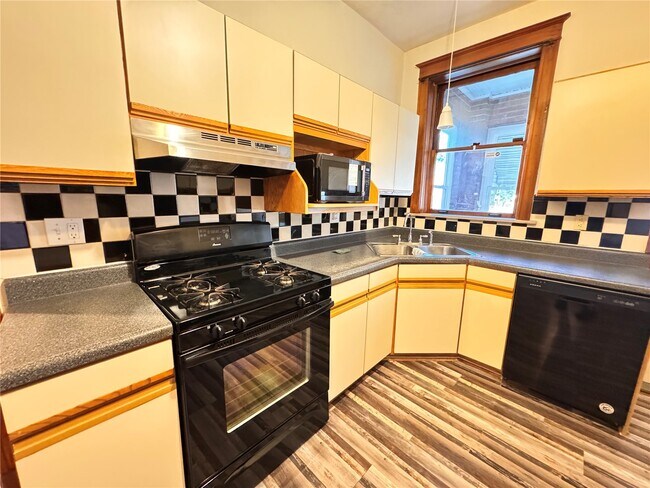 Building Photo - 4250 Michigan Ave