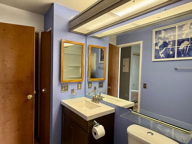 Building Photo - Open Tri-Level Townhome With Tons Of Space...