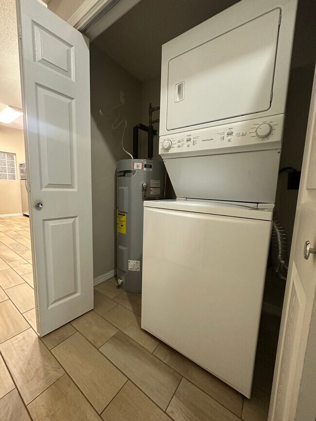 Building Photo - Quiet Condo at The Oaks at Niceville