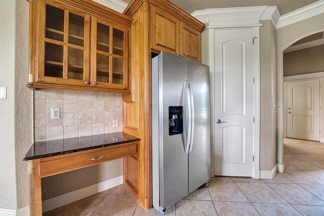 Building Photo - Amazing Home in Desirable Location