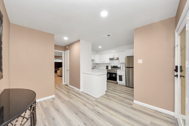 Building Photo - 6710 Biggs Ct
