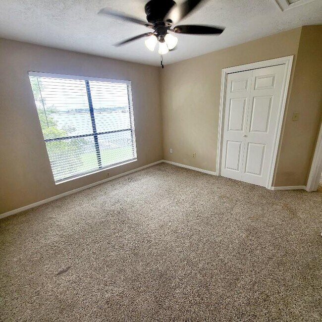 Building Photo - 16430 Clearwater Cir