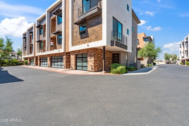 Building Photo - 3233 N 70th St