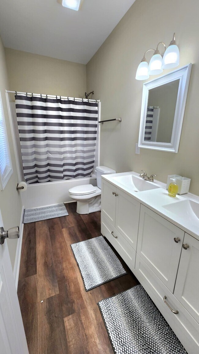 Building Photo - 376 Washington Dr