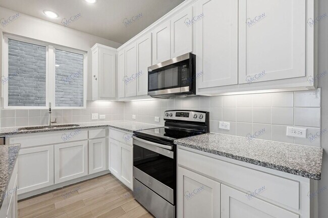 Building Photo - 358 Oakbend Dr