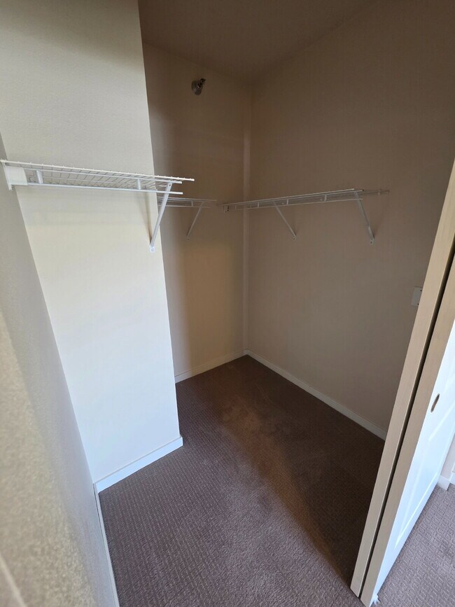 Building Photo - 2 Bedroom | 1 Bathroom 3rd Floor Apartment...