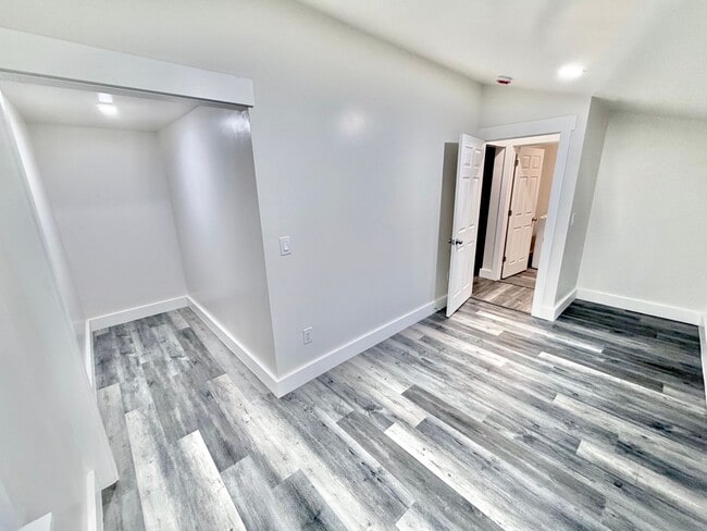 Building Photo - Stunning, Newly Renovated 3BR | 1BA