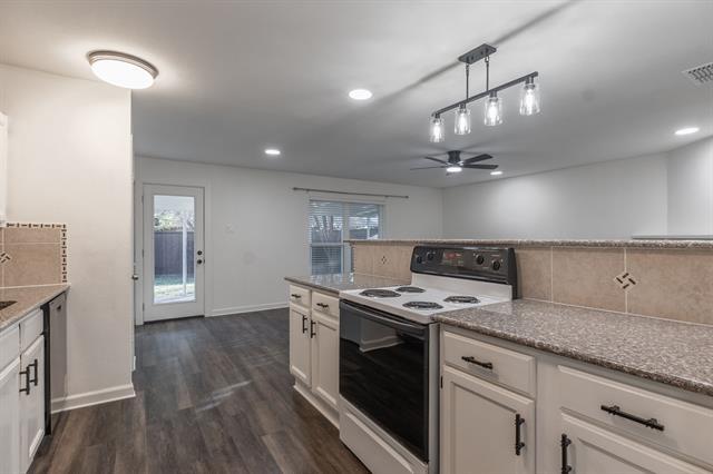 Building Photo - 538 Hawthorne Dr