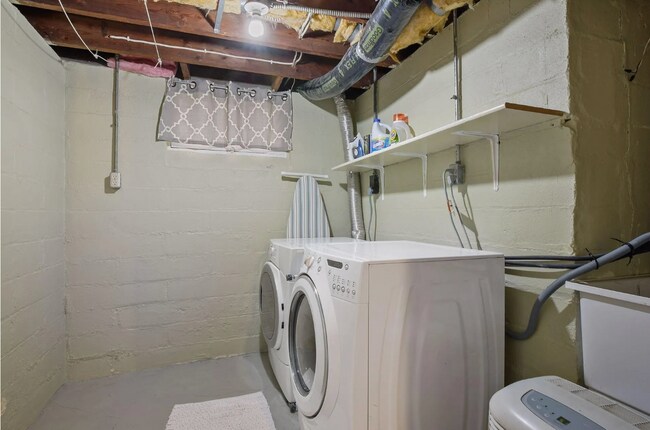 Building Photo - 4250 20th Ave S