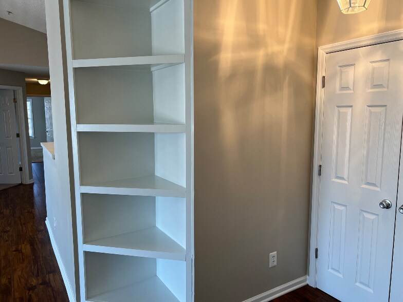 Building Photo - 3708 Cotswold Terrace