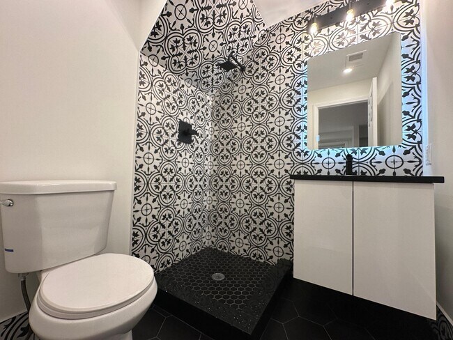 Building Photo - 411 Hampton Ct