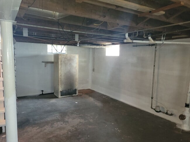 Building Photo - 2-Bedroom/1-Bath, Great Neighborhood