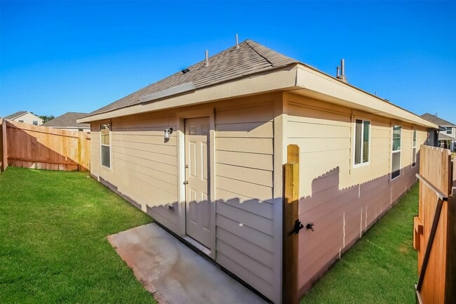 Building Photo - 2525 Grayling Dr