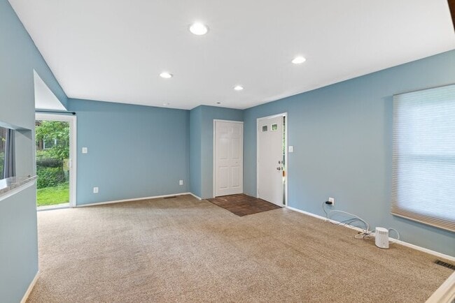 Building Photo - 43 Woodenbridge Ct