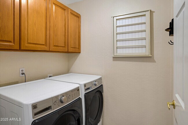 Building Photo - 3062 S Marigold Pl