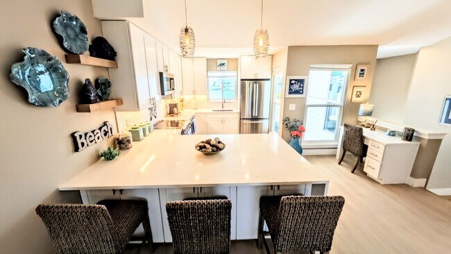 Building Photo - Seasonal/short term 2/2 vacation condo close to Anna Maria