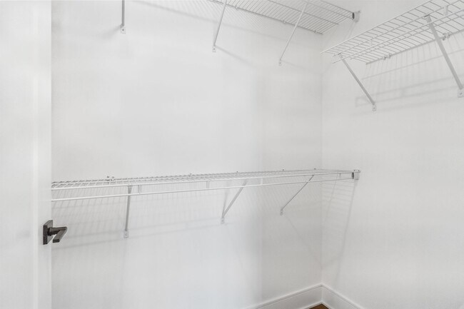 Building Photo - Studio Apartment in West Midtown!