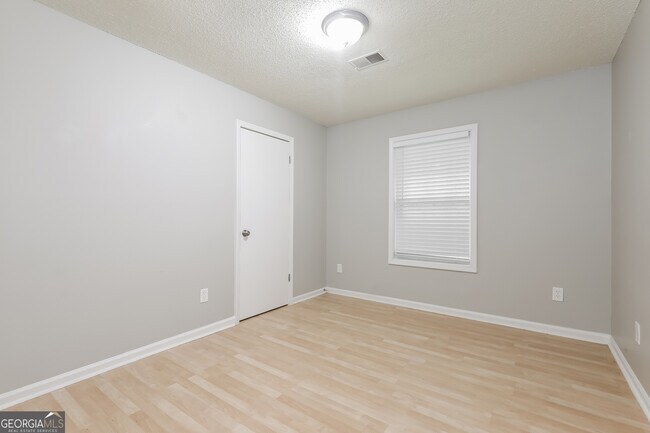 Building Photo - 661 Overlook Ct