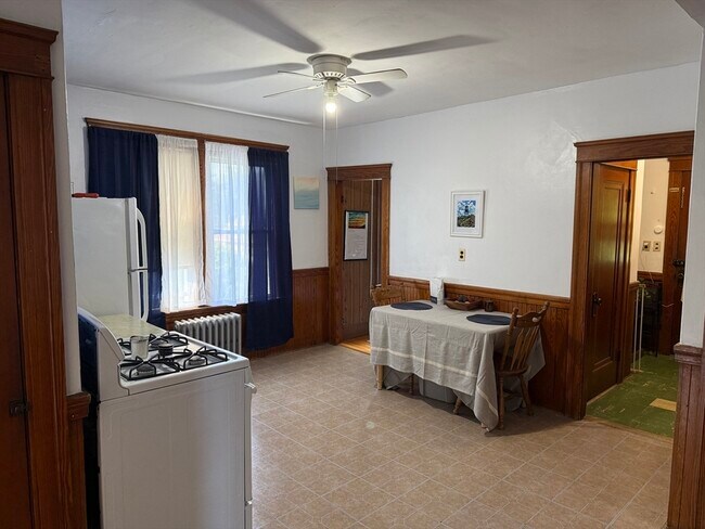 Building Photo - 57 Lovell St