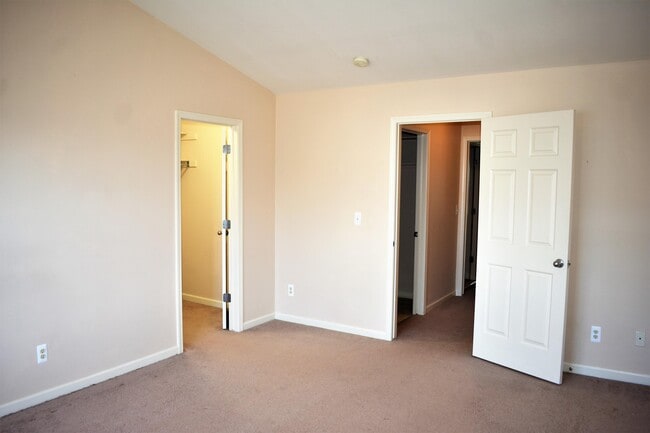 Building Photo - 609 Powell Dr