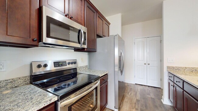 Building Photo - 1303 Dan Owen Dr