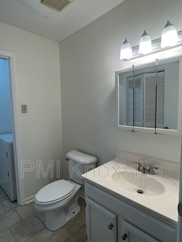 Building Photo - 9120 Woodpark Ln