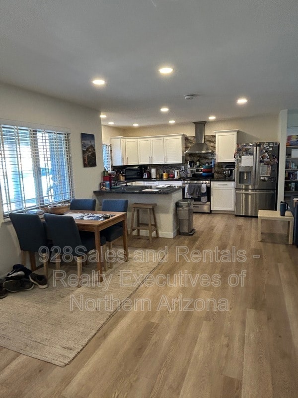 Building Photo - 1928 N Lynn Dr