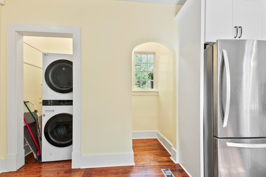 Building Photo - 315 E 45th St