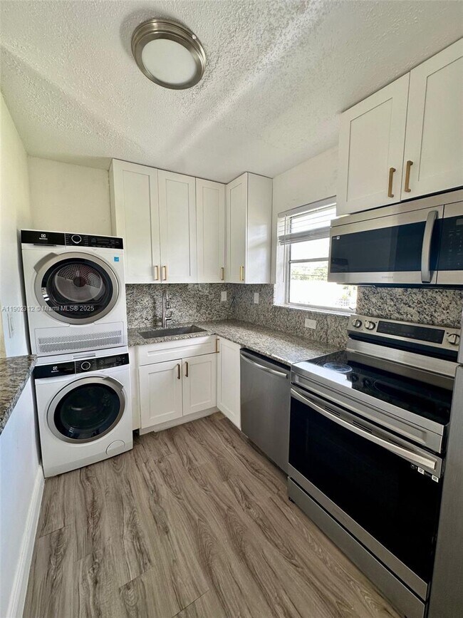 Building Photo - 515 SE 9th St