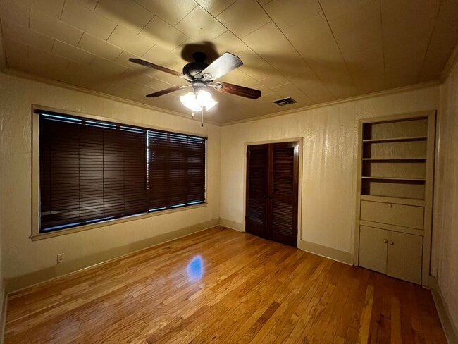 Building Photo - Four Bedroom, Two Bathroom , House Near UL...