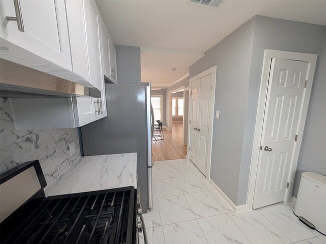 Building Photo - 1112 Ave M 1/2