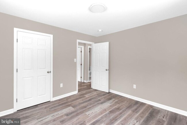 Building Photo - 383 Sollers Wharf Rd