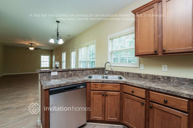 Building Photo - 2660 Freemont St