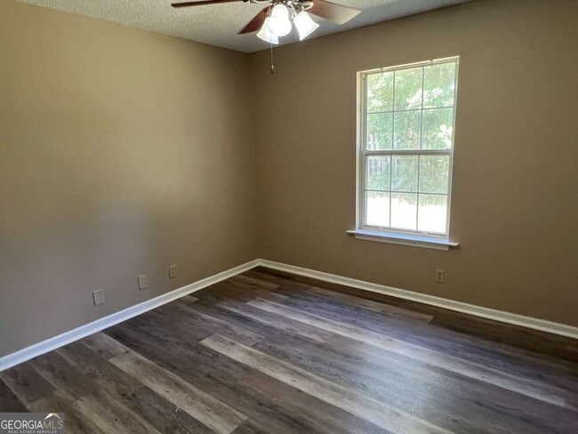 Building Photo - 202 Thompson Ct