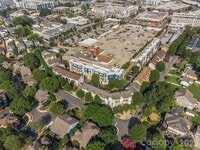 Building Photo - 2248 Lyndhurst Ave