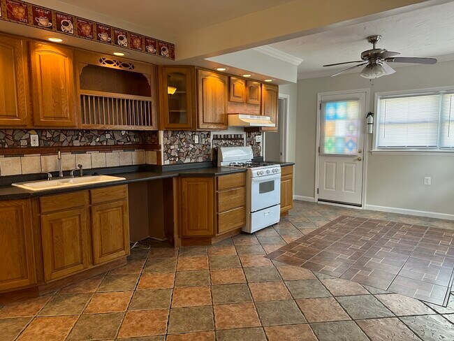 Building Photo - 26621 Belleair St