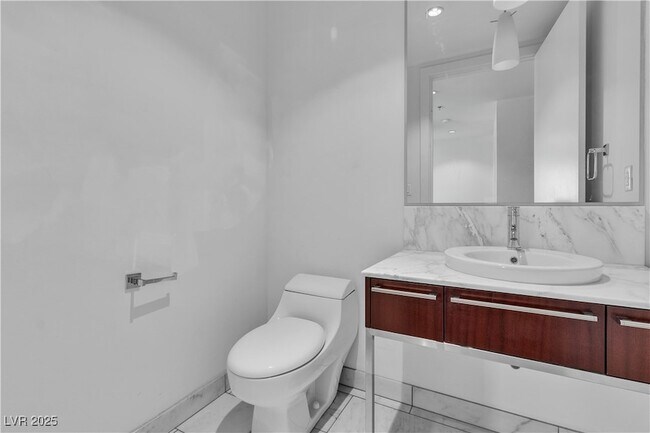Building Photo - 4471 Dean Martin Dr