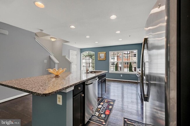Building Photo - 713 English Ivy Way