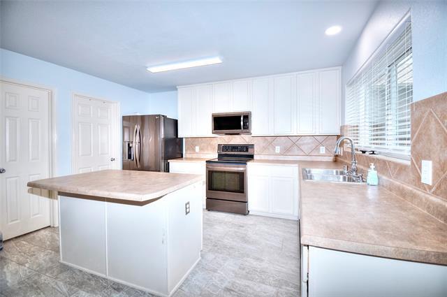 Building Photo - 3913 Plymouth Dr