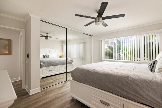 Building Photo - 8503 Villa La Jolla Dr