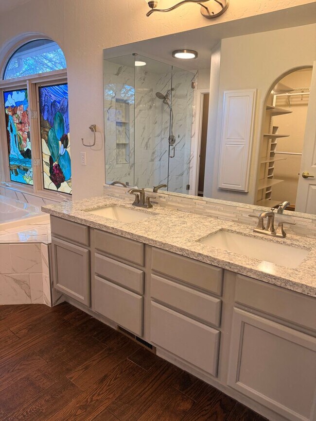 Building Photo - Gorgeous Flagstaff Rental