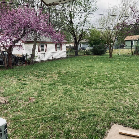 Building Photo - 1621 Crawford St