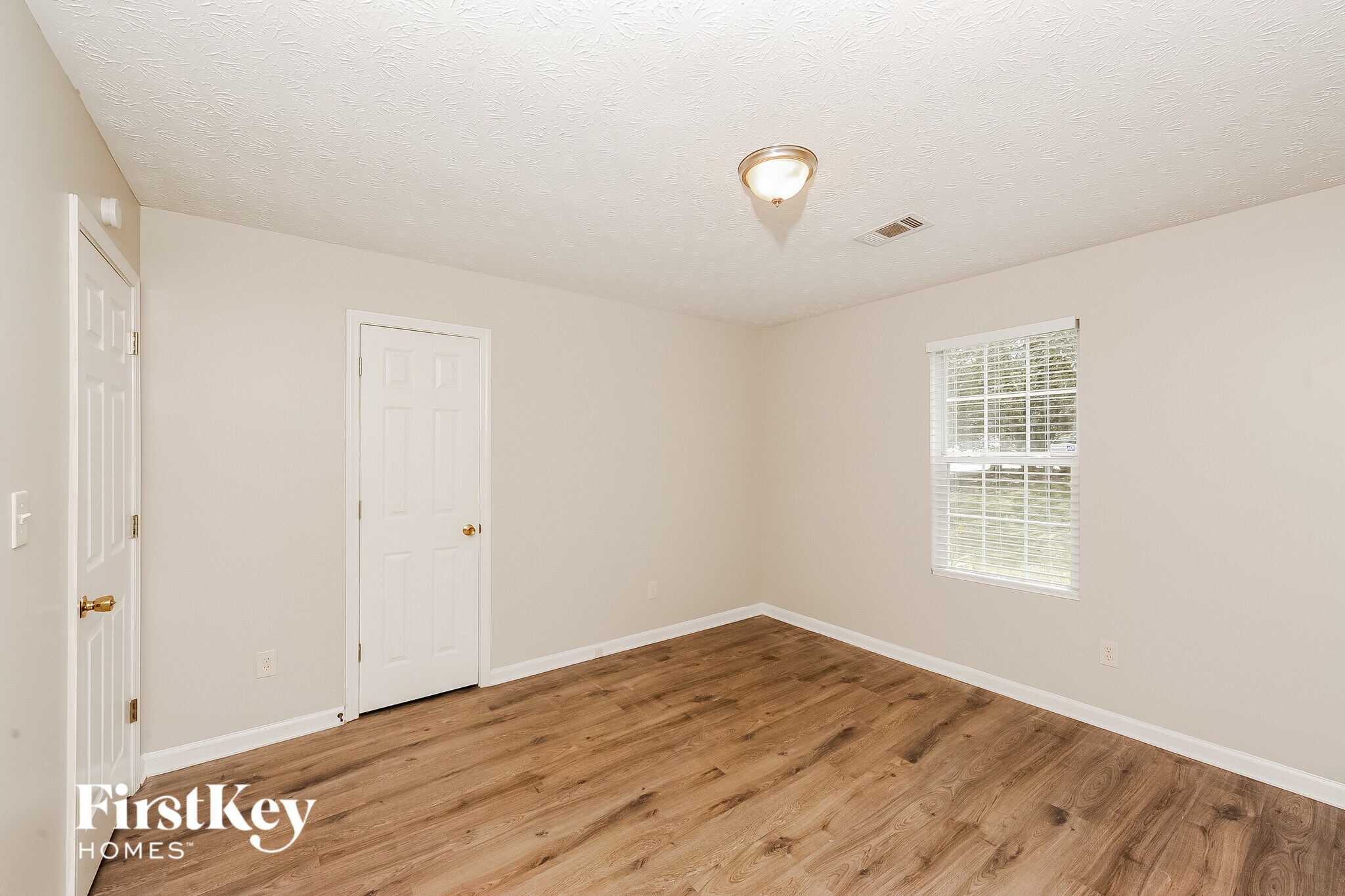 Building Photo - 5255 Hillcrest Glenn Dr