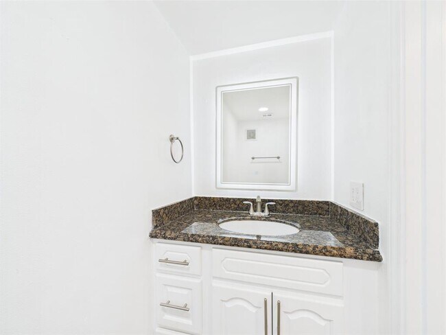 Building Photo - 10380 Briar Forest Dr