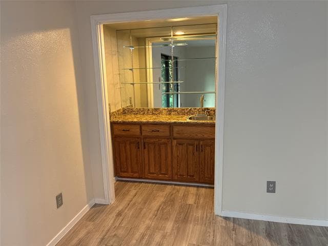 Building Photo - 410 Peacock Cir